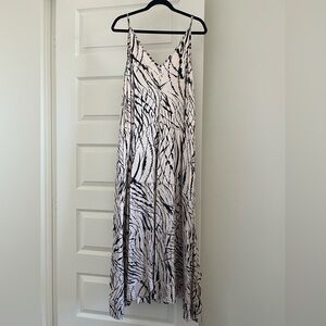 Socialite Black and White Maxi Dress